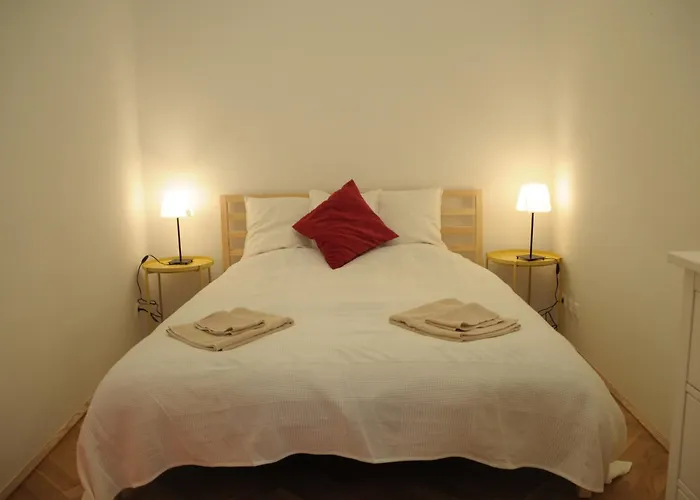 Lovely Renovated Apartment Top 11 - Easy Self Check In